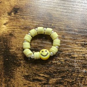 Yellow pearl smiley face ring!😗